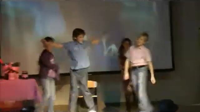 Мальчик отрывается.wmv смотреть онлайн