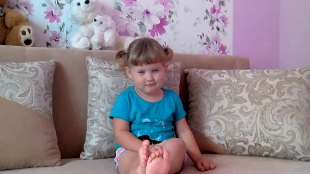 Эмма смешно моргает глазками смотреть онлайн