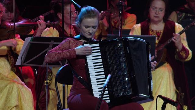 В. Ковтун-И. Дунаевский, "Сердце". Солистка Евгения Чиркова (аккордеон), дирижёр - Андрей Долгов.