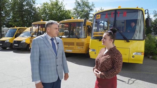 Вручение ключей от новых школьных автобусов