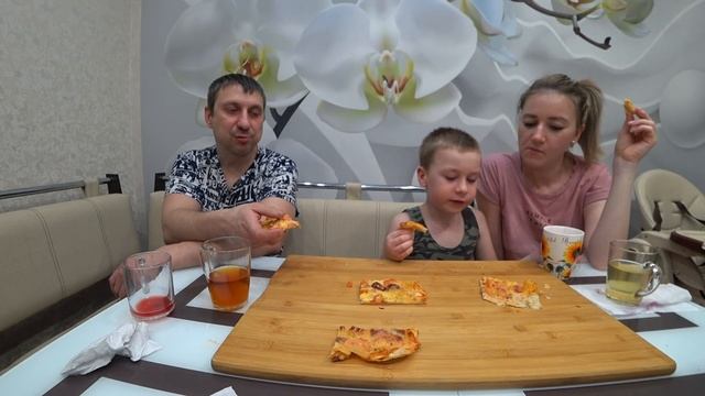 МУКБАНГ СОЧНАЯ ДОМАШНЯЯ ПИЦЦА ? ДЛЯ СЕМЬИ / ОБЪЕДАЕМСЯ от пуза / MUKBANG JUICY HOMEMADE PIZZA