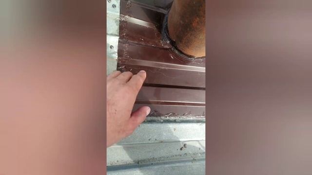 Как закрыть отверстие на крыше  после установки трубы