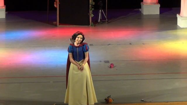 M.O.con 2016: Косплееры Ofelia & Burmi - (Белоснежка)