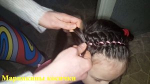 Нарядная косичка змейка из четырех прядей с лентой.