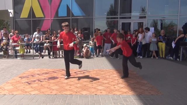 Выступление групп Хип-Хоп и Брэйк 1 июня 2014 г. смотреть онлайн