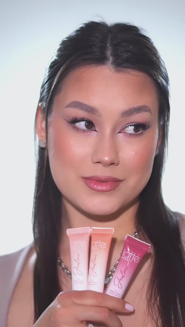 Latte Beauty - Made in Italy . Блеск-бальзам JEALOUS в нежных оттенках 01, 02 и 03.