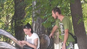 ??? Приколы в парке над девушками ???
