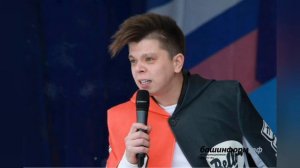 Клип Элвина Грея , Пошел налево