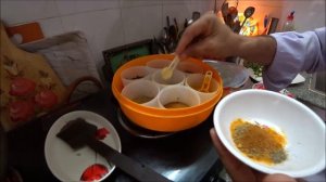 Индийская кухня. Тадка масала или бинди масала (БАМИЯ, ОКРА). Готовит индиец. Bhindi masala.