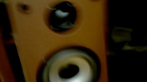 Как выпрямить вмятину на динамике