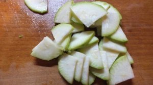 Салат с сырыми кабачками