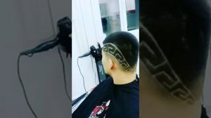 Причёска Versace