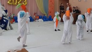 танец зайчат. Очень милые детушки #танцыдлядетей #детитанцуют #dancechildren #dancebykids