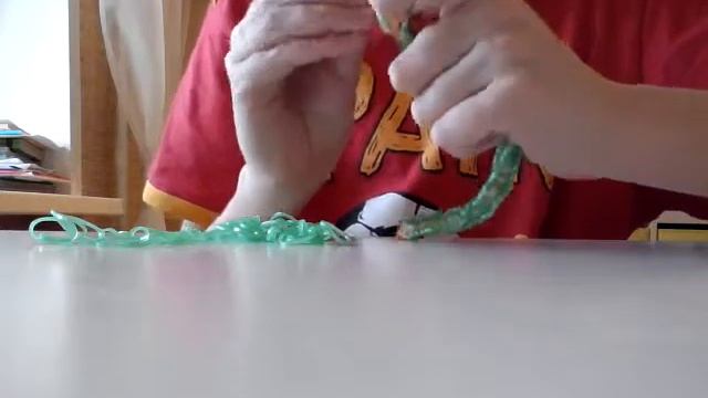 Плетение из резинок рыбий хвост в кожуре 2 . смотреть онлайн