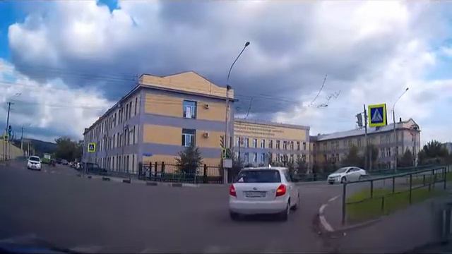 Остановка на пешеходном светофоре 26.07.2017 смотреть онлайн