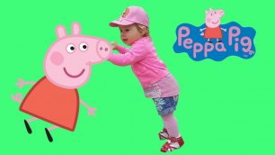 ✿ Peppa Pig play with / СВИНКА ПЕППА Диана играет на улице с новой игрушкой из мультка