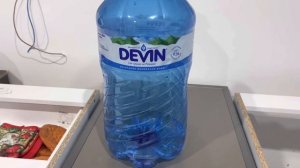Минеральная вода. Пустые бутылки. Как используем мы. Как используете вы? Выбросить просто!!! Мерси.