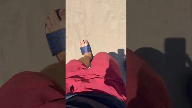 Пляж Брайтон Бич. Вертикальное видео смотреть онлайн