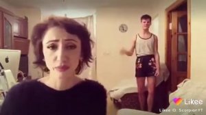 Мама и сын одевайся