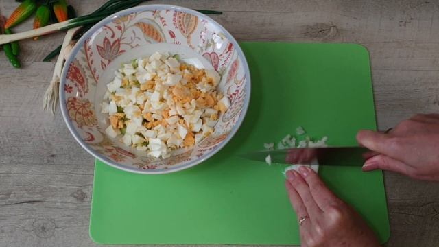 САМЫЙ ВКУСНЫЙ САЛАТ С КРАБОВЫМИ ПАЛОЧКАМИ, ЛУЧШЕ ЧЕМ "КРАСНОЕ МОРЕ"! смотреть онлайн