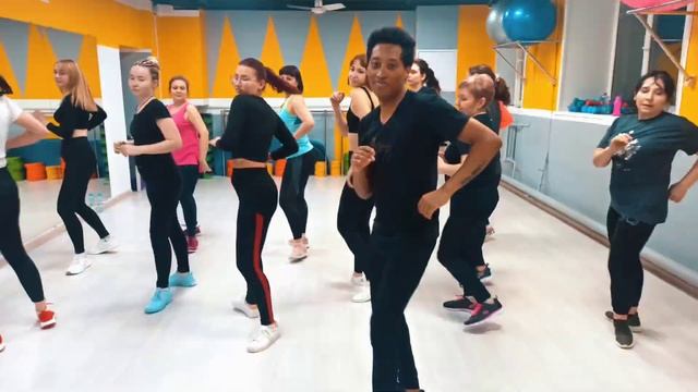 HONEY Damoiseau | SenSey ft Joé Dwèt Filé Kizomba choreo by Tato Mendez #bkstudiofamily #minicoreos смотреть онлайн