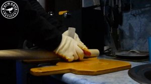 Полочка для лука охотничья  из зубных щёток .