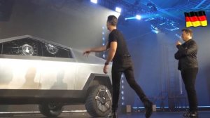 Илон Маск рассказал почему треснули бронированные стекла у пикапа Тесла CYBERTRCK/Tesla