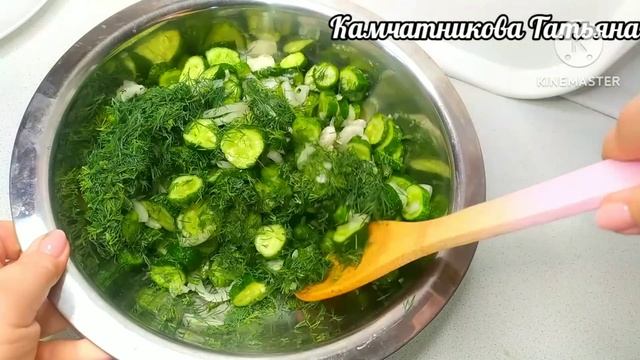 ??Хрустящий Салат из Огурцов на Зиму по Особому! Этот Салат из Огурцов Обожают Все особенно дети! смотреть онлайн