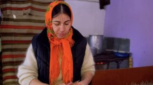 The girl lives alone in the mountains! Traditional lunch