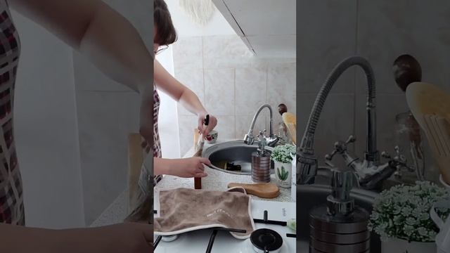 Полочки на кухню женскими руками/декор кухни/переделка кухни/своими руками смотреть онлайн