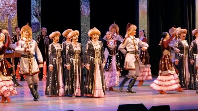 У Шатра - Ансамбль песни и танца "Мирас" смотреть онлайн