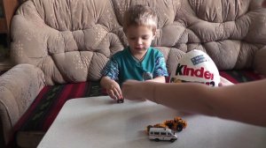 Огромный Киндер достаем киндер сюрпризы