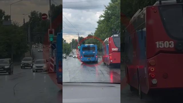 Очевидец снял видео гонки троллейбуса и автобуса в Брянске