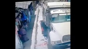 Жесть!!!!!! Мужика раздавил грузовик