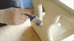 Фигурный табурет, нанесение лака