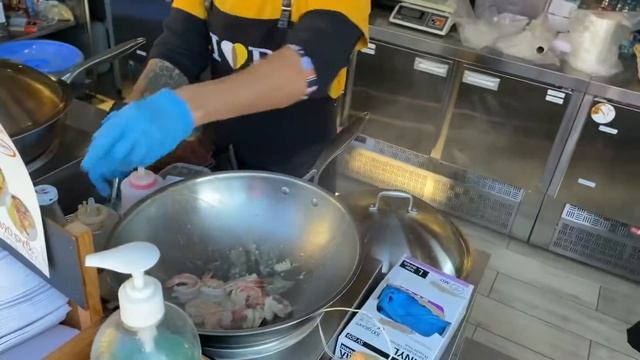 Устричные бары на набережной Геленджика. Отличный формат уличной еды. смотреть онлайн