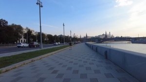 Утренняя велопрогулка по центру, набережным и паркам Москвы.