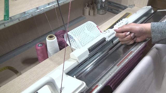 Платинг (и не только) на вязальной машине Selver Reed 280. смотреть онлайн