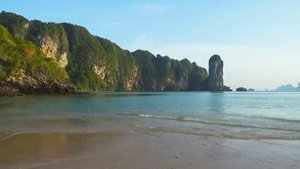 Он так любит всех нас (1). Минус. Родник хвалы и вдохновенья.