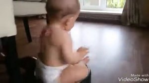 Ребёнок катается на роботе пылесосе ! АВТОМОБИЛИ!!!(хайпанём немножнчко!)