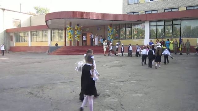 Первый звонок, 03 09 2018, выход первоклассников смотреть онлайн