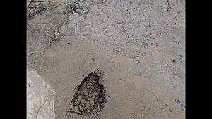 Просел грунт вокруг сливной ямы.