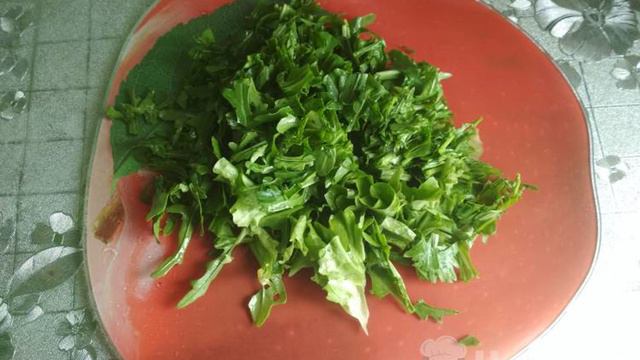Салат с рукколой, помидорами и сыром