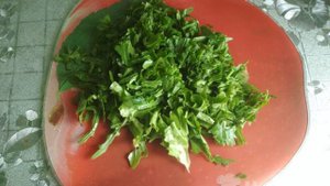 Салат с рукколой, помидорами и сыром