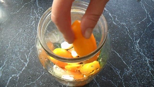 Помидоры с МОРКОВНОЙ БОТВОЙ! Маринованные помидоры с гвоздикой.