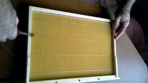 Простое и быстрое наващивание пчелиных рамок