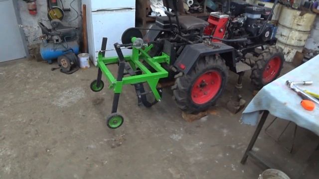 чеснококопалка с грохотной  картофелекопалки.