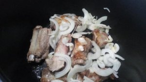 Свиные ребра тушёные в мультиварке-скороварке