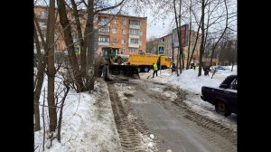 Уборка снега на Писаревском проезде