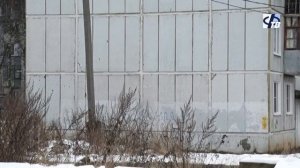 С крыши пятиэтажного дома упал двенадцатилетний мальчик